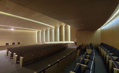Equipamiento del nuevo salón de actos en el edificio de la ETS de Ingeniería Agronómica